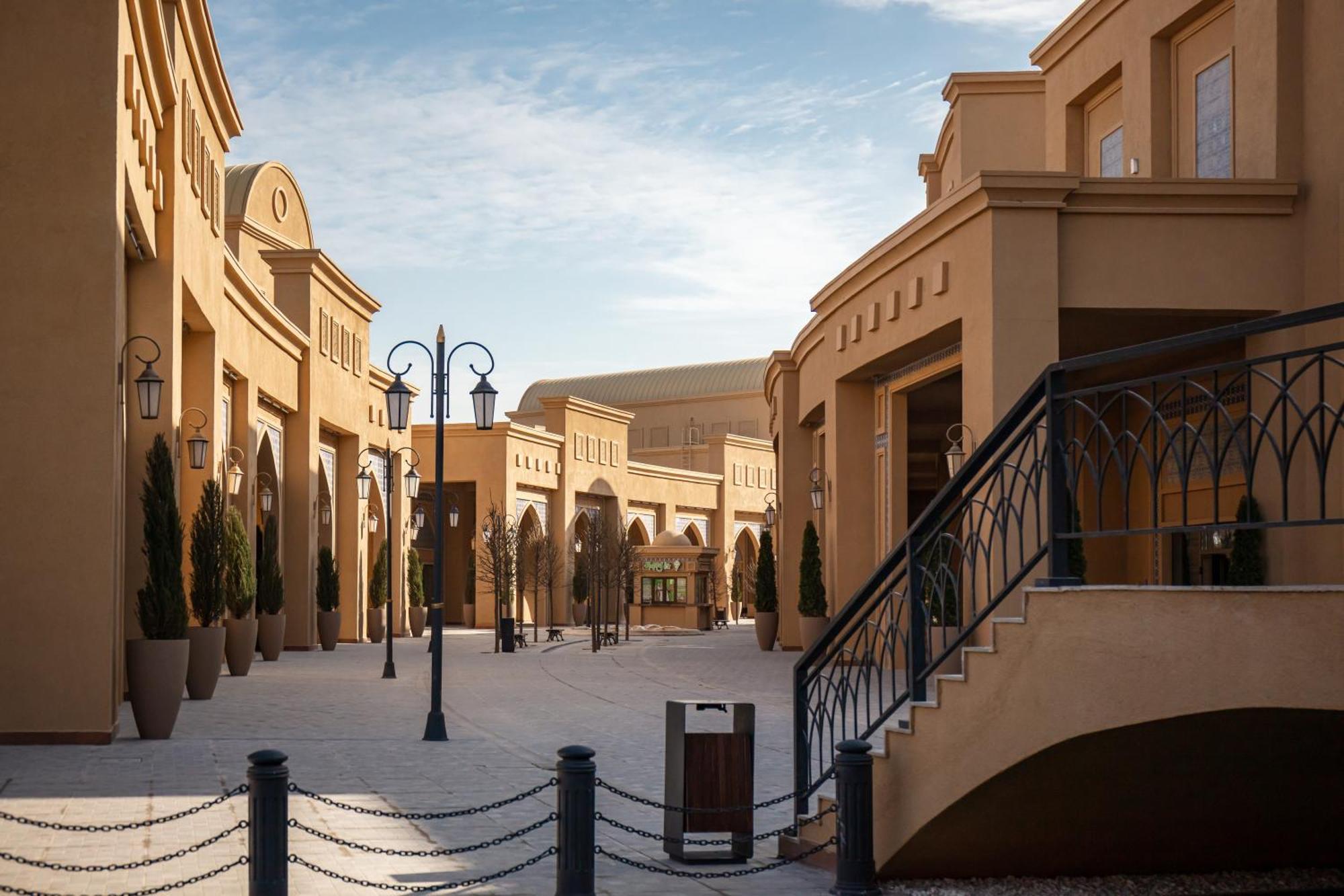 Karavansaray Turkistan Harbour Hotel -Flying Theatre Access Екстер'єр фото The Village Outlet Mall