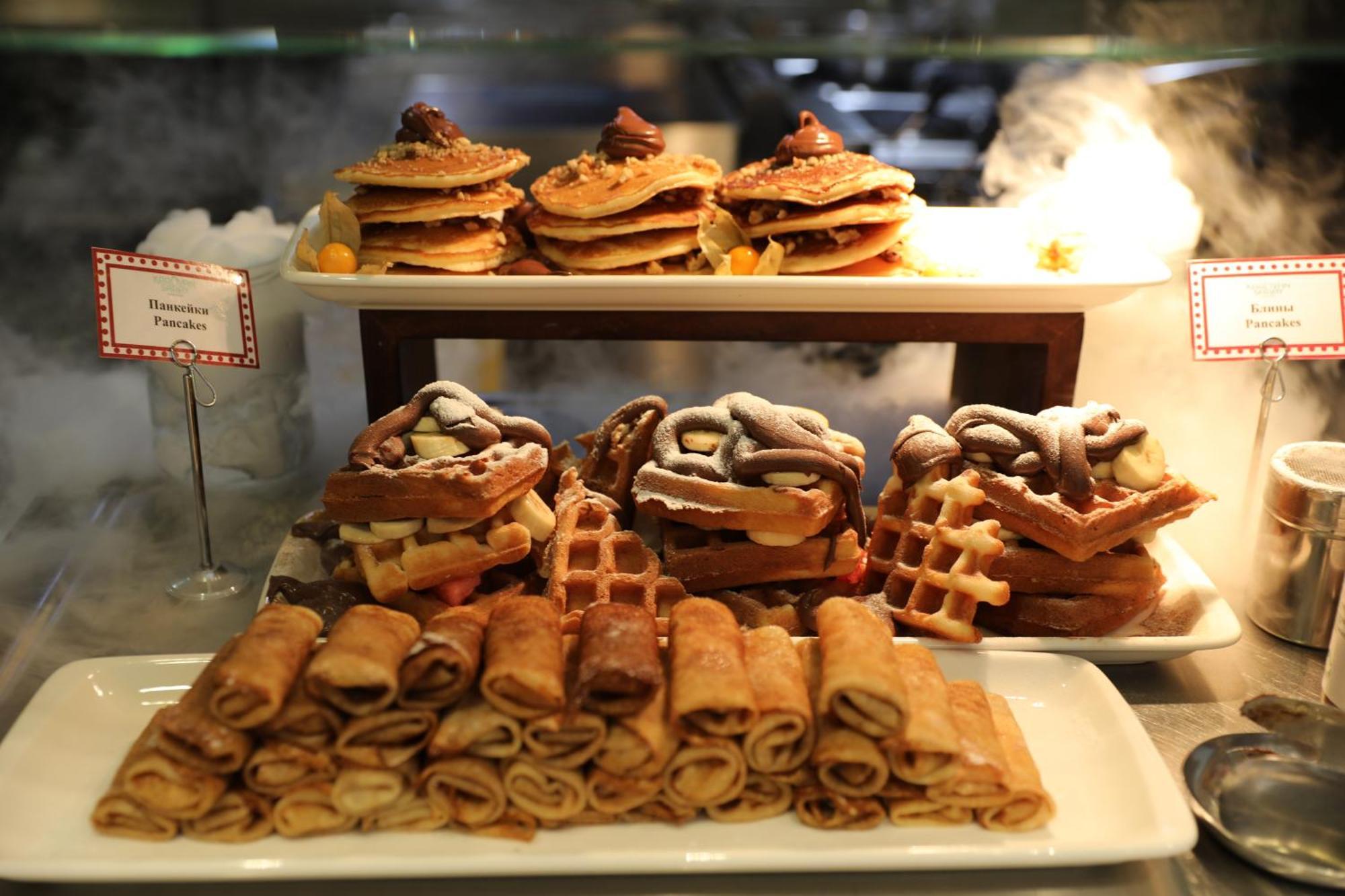 Karavansaray Turkistan Harbour Hotel -Flying Theatre Access Екстер'єр фото A display of various Italian pastries