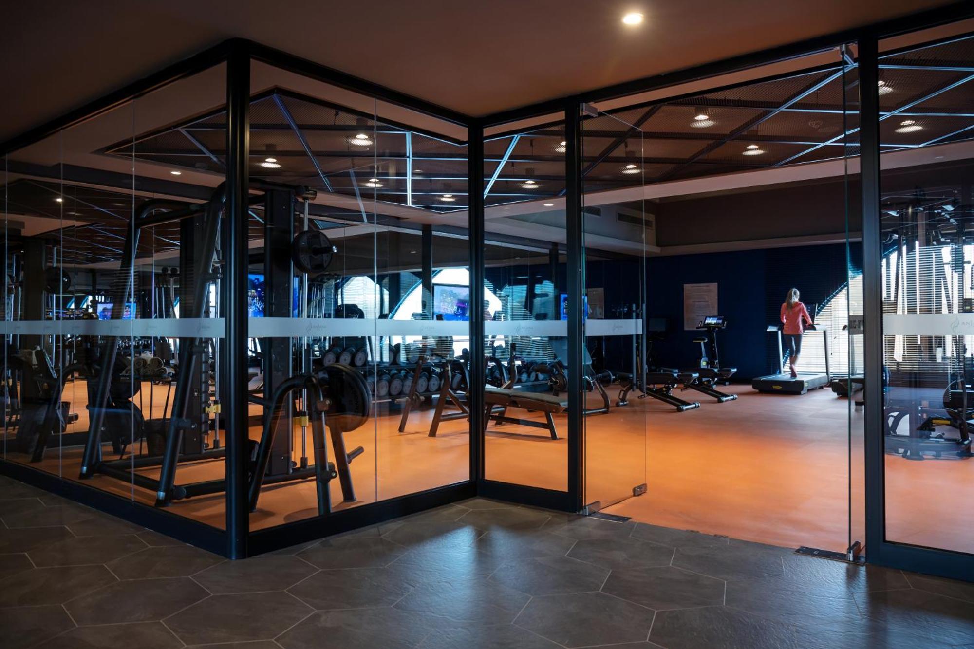 Karavansaray Turkistan Harbour Hotel -Flying Theatre Access Екстер'єр фото The gym at the hotel