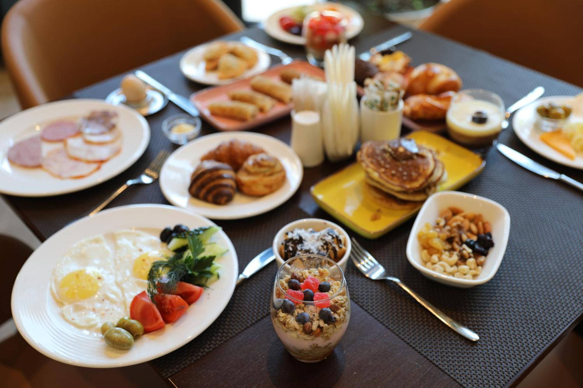 Karavansaray Turkistan Harbour Hotel -Flying Theatre Access Екстер'єр фото A breakfast buffet